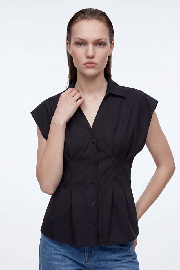 Waist-Cinched Sleeveless Buttoned Women's Shirt