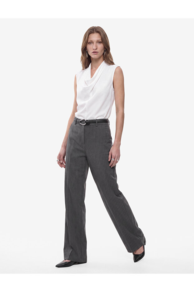 Sleeveless Degaje Collar Blouse