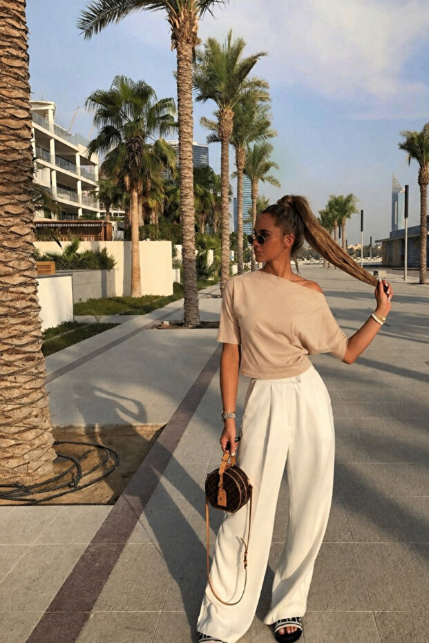 بلوزة نسائية يومية ضيقة أساسية باللون البيج