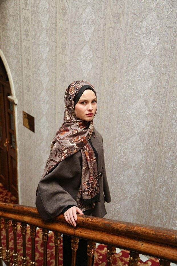Amore Ivy Pattern Shawl - Dark Mink-Tile