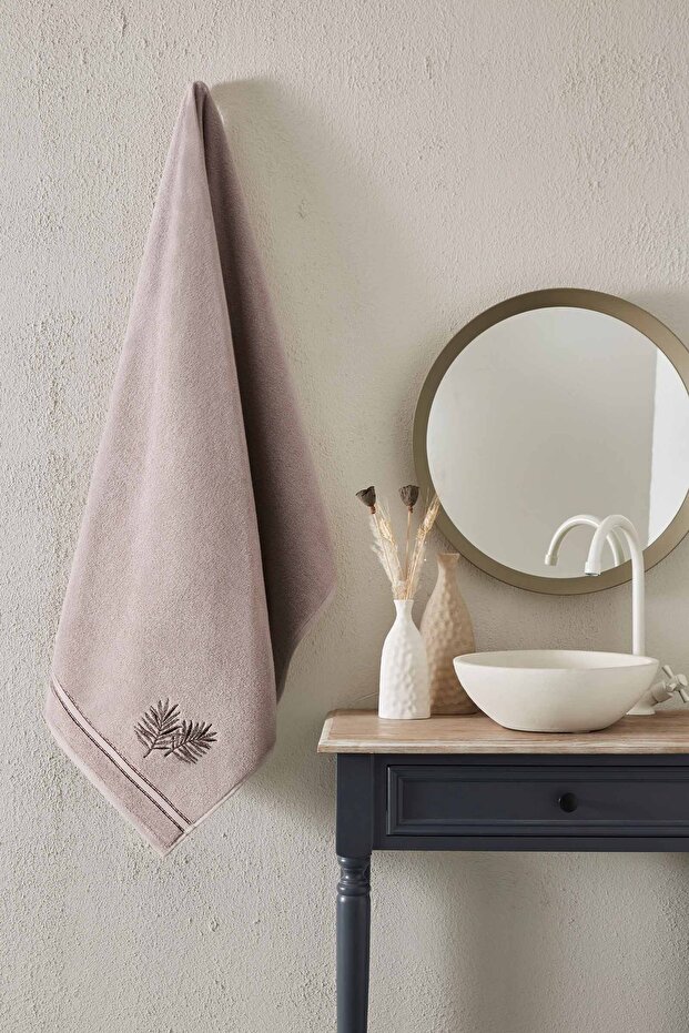Rowan Embroidered Bath Towel 90X150 cm