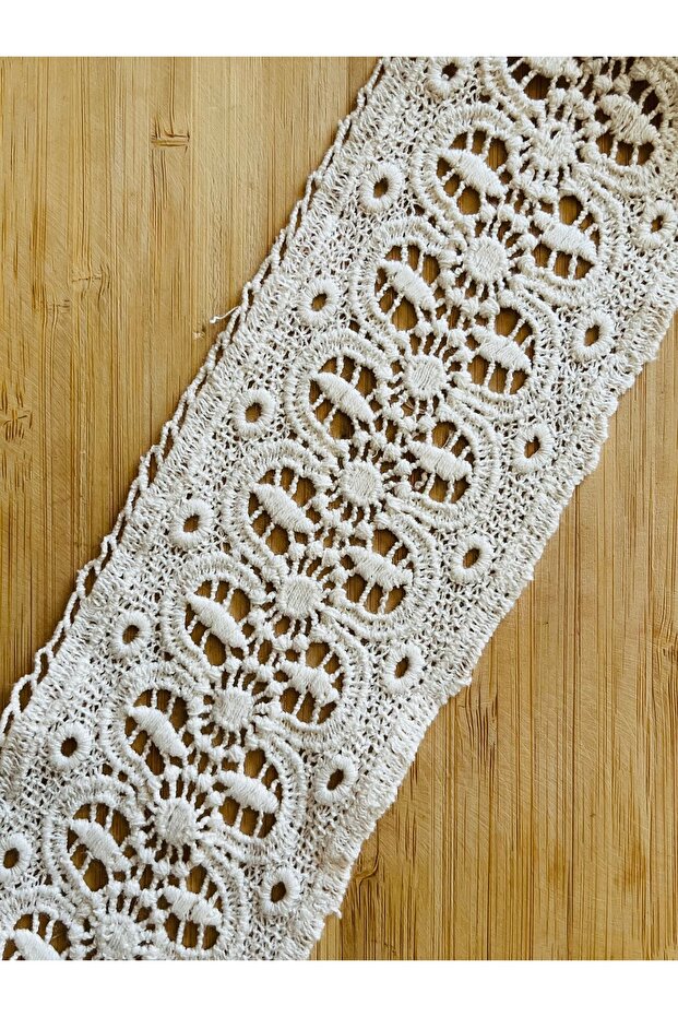 Soft Textured Intermediate Guipure Lace (Cotton Textured) 8 cm X 1 Meter.