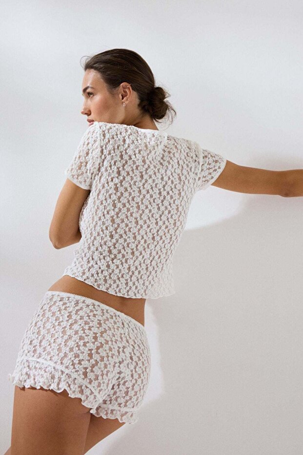 Picot-trimmed lace pyjamas