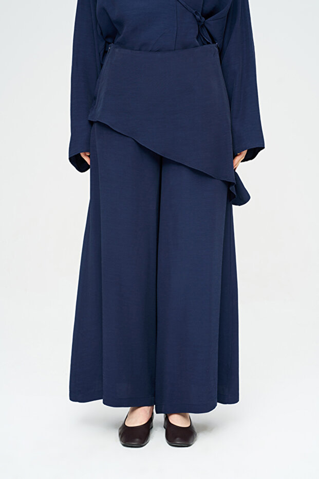 Women's Asymmetrical Waist Detailed Solid Color Wide Leg Pants