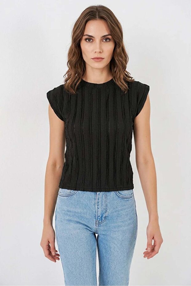 Women's Zero Sleeve Textured Black Blouse