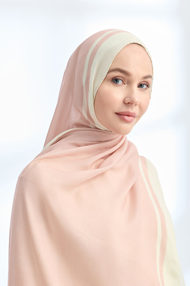 شال أنيق بتصميم هارموني فريم - بودرا