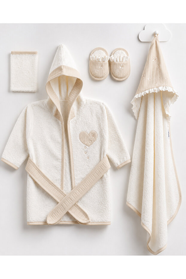 0-2 Years Old Boxed Heart-Shaped Baby Bathrobe Set with Towel and Slippers 4-Piece Baby Birth Gift