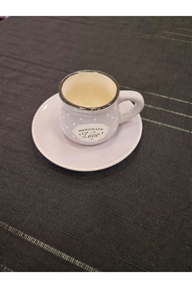 كوب قهوة بنفسجي منقط
