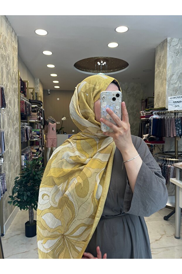 شال كراش بنمط تجريدي من إفديل