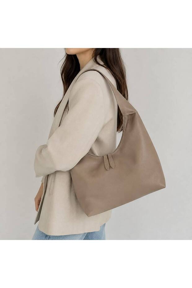 Women's Shoulder Bag Black Strap Baguette Bag Daily Stylish Zippered Hand and Shoulder Bag Cn02