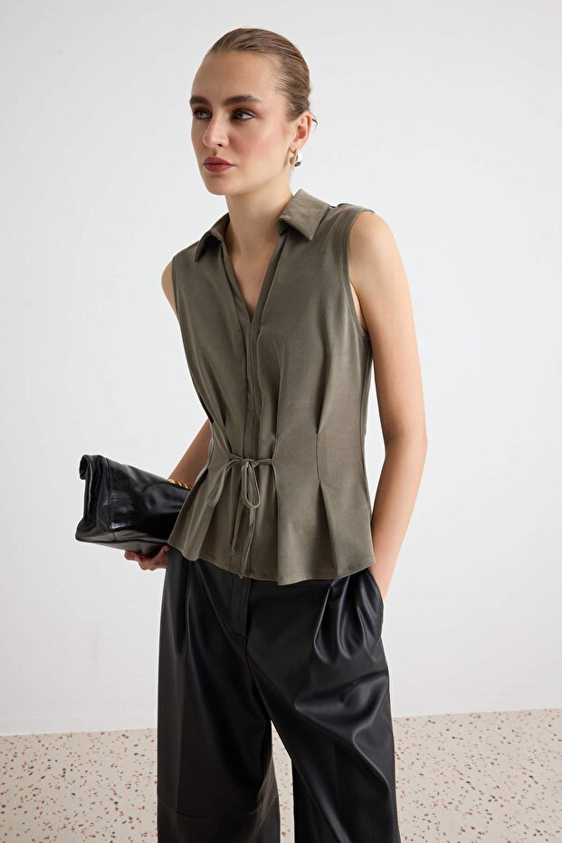 Haki Düz Peplum Polo Yaka Kolsuz Pili Detaylı Modal Kumaş Örme Bluz TWOAW27BZ00106