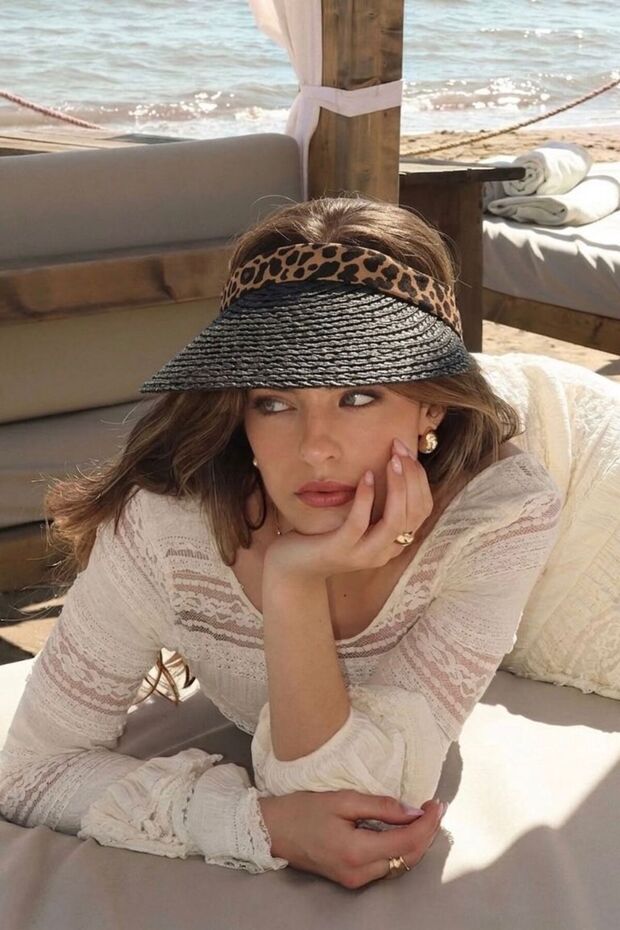 قبعة نسائية من القش لتنس الكروشيه