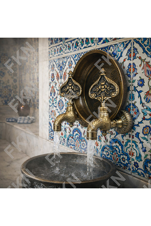 صنبور حمام تركي نحاسي عتيق مزخرف بنمط مزدوج مع فوهة تنظيف (2 صنبور، 1 وعاء حمام تركي)