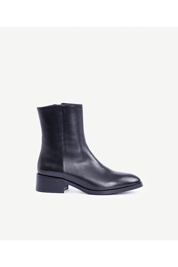 Soft Leather Flat Boots