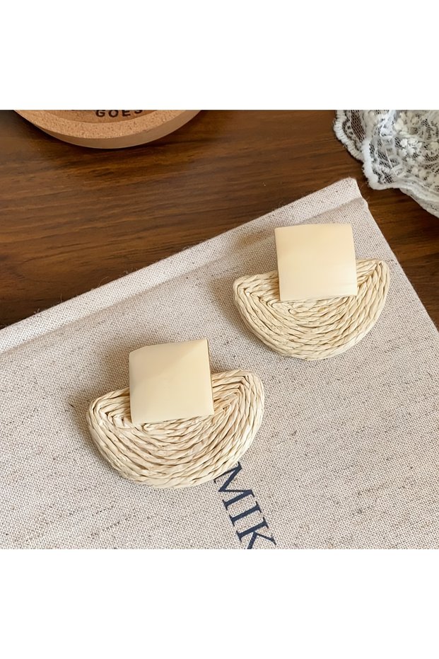 White Bohemian Retro Wooden Raffia Weave Geometric Earrings, Versatile for Women'S Daily Wear and Be