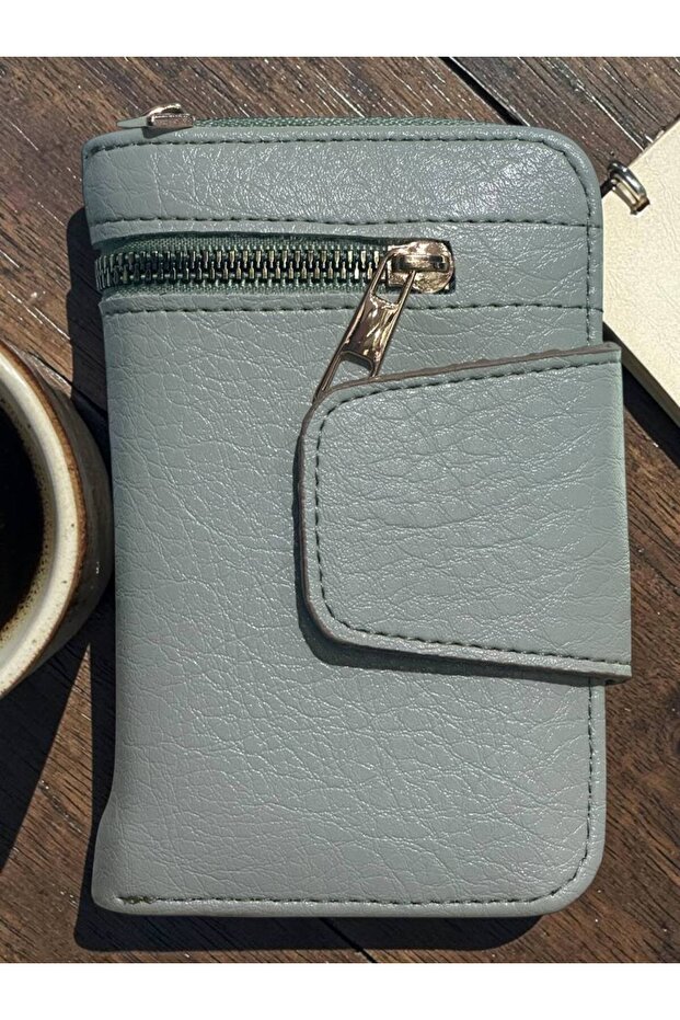 Less Than Medium Size, Large Idaeal for Daily Use, First Quality Artificial Leather