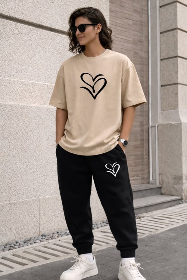 New Season Heart Printed Women's Tracksuit Set – Comfortable Fit Stylish Sports Combination