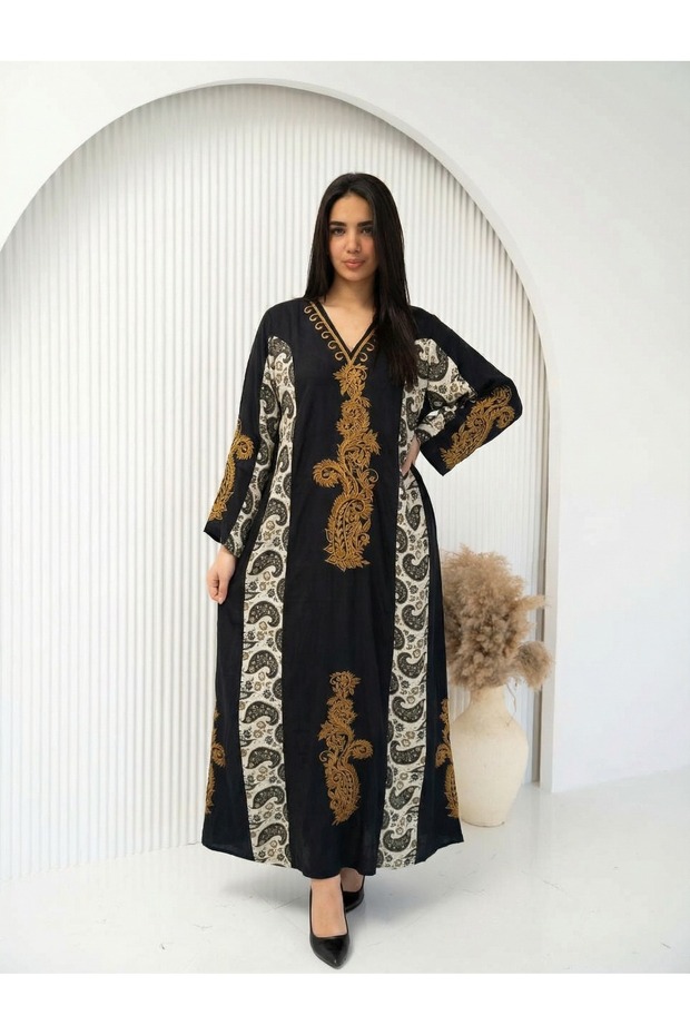 Luxurious Robe with an Elegant, High-End Cut