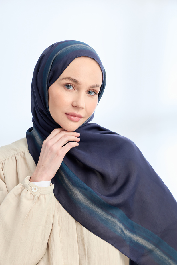 شال فيسكوز ناعم بلون البلاش - أزرق داكن - بترولي