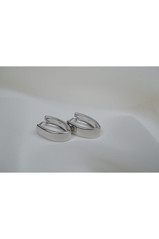 Kp461 Minimalist and Modern Luxury Oval Silver Earrings (Length 20 mm)