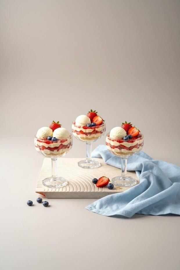 3-Piece Glass Magnolia, Ice Cream Bowl, Footed Glass Bowl, Presentation Bowl