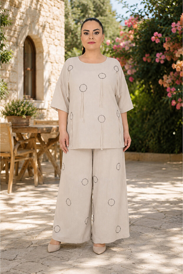 Plus Size Crew Neck Ring Stone Embroidered Wide Leg Loose Cut Women's Set