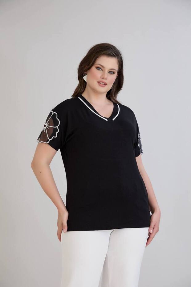 V-Neck Daisy Lace Detailed Combed Cotton T-Shirt