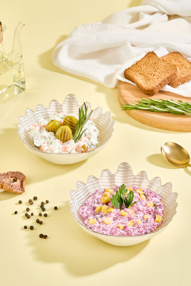 طقم أطباق تقديم المقبلات الزجاجية الصغيرة باللون الأبيض من كورا - قطعتين
