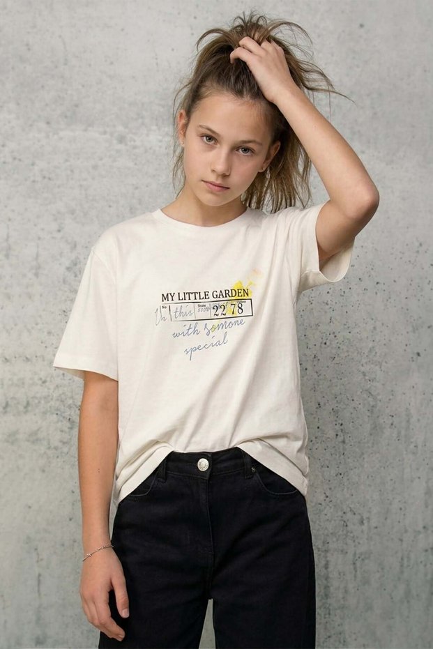 Girl's T-Shirt with Floral Print on the Back Dmb-0712