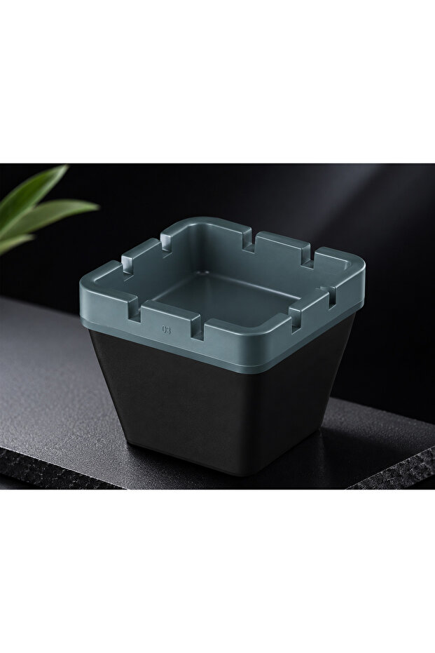 Plastic ashtray