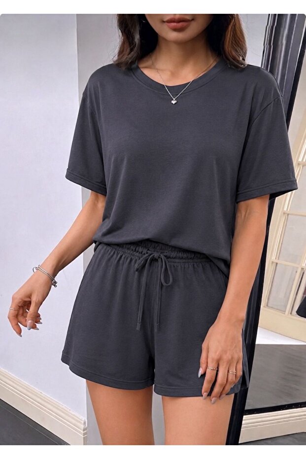 Women's Relaxed Fit Shorts Set - Oversized Basic T-Shirt and Elastic Waist Shorts Set