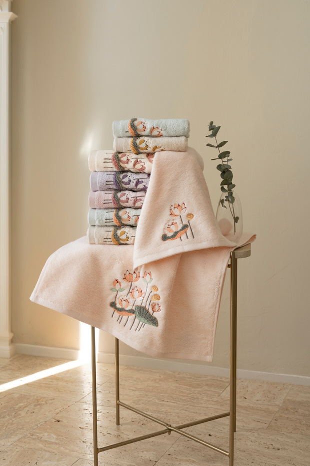 Feris - 70% Bamboo / 30% Cotton Embroidered Hand Towels - Set of 6 50X90