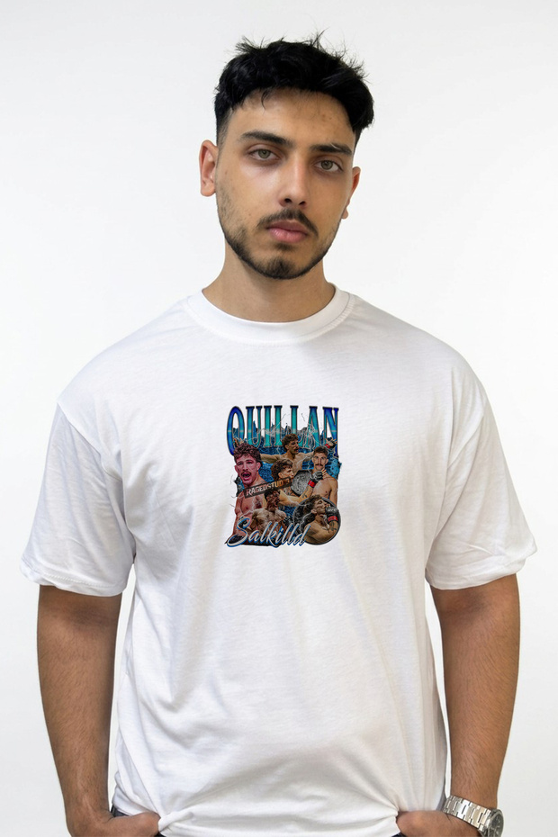 تي شيرت أبيض كبير الحجم مطبوع بتصميم Quilan Salkilda