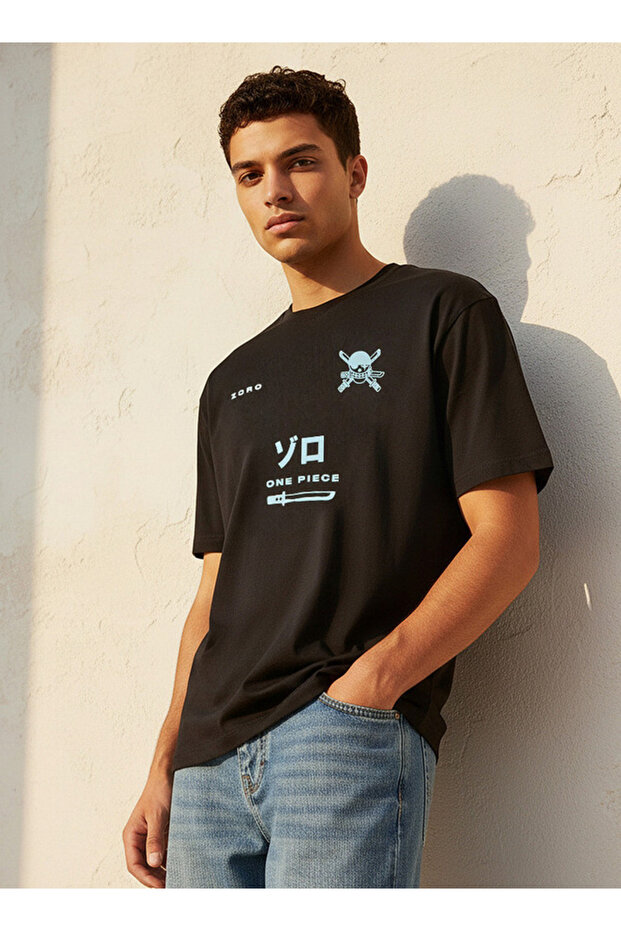 One Piece Regular Fit Crew Neck Short Sleeves Graphic Print T-shirt