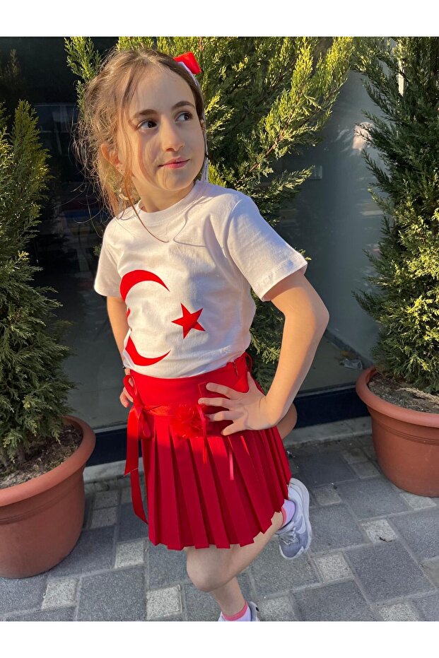 تنورة حمراء
