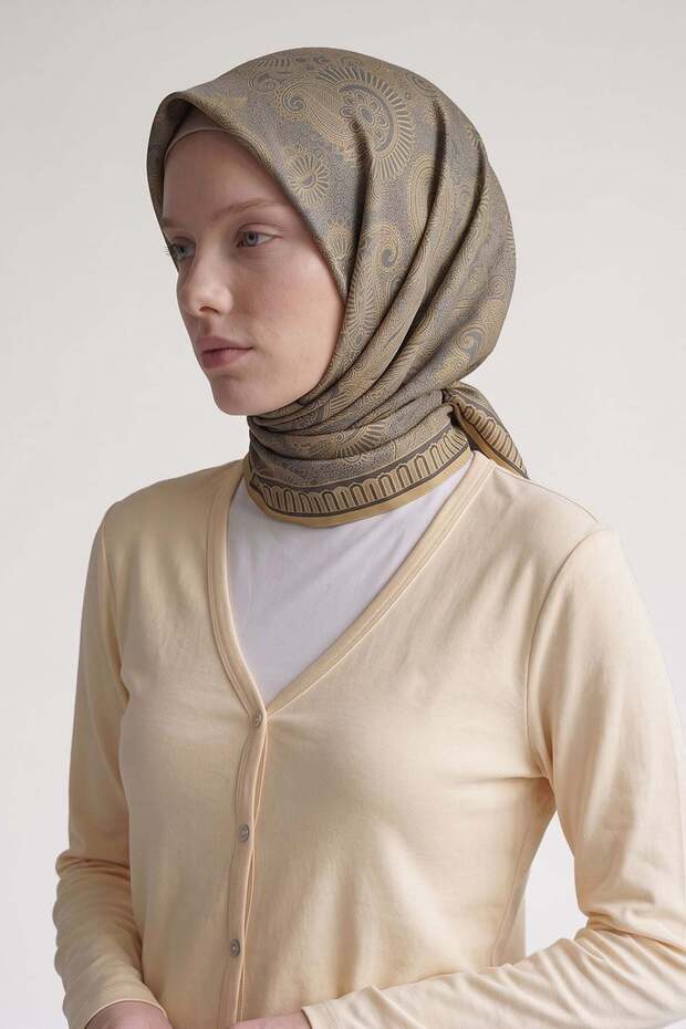 وشاح مارفيللا بنمط عرقي أصفر
