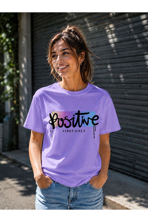 تي شيرت نسائي أساسي مطبوع رقميًا من Positive Digital