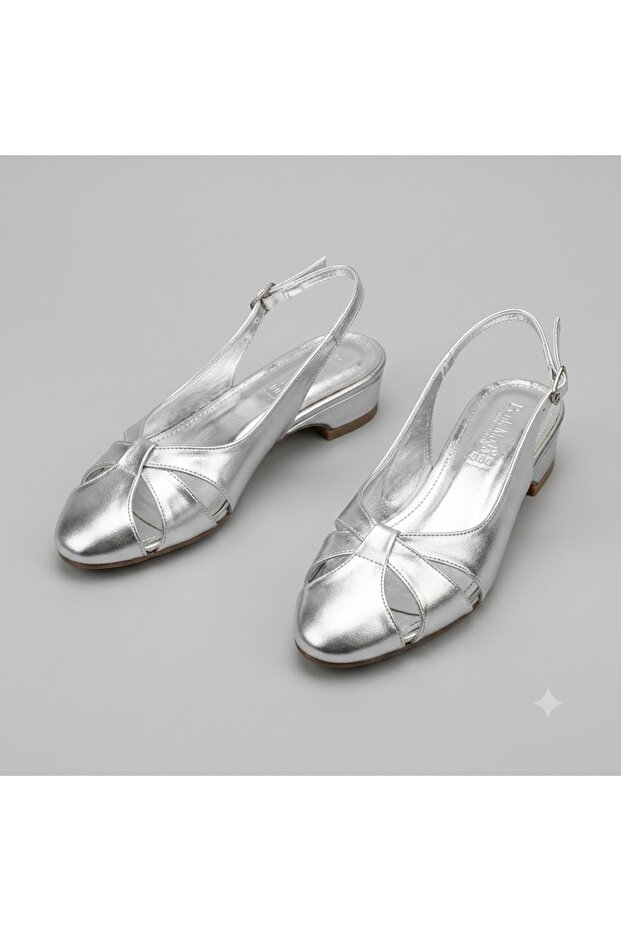 (Park Moda) Closed Toe Casual Women's Shoes Silver