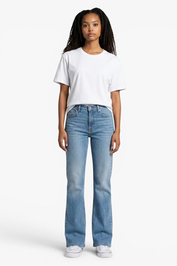 جينز نسائي 725 عالي الخصر بقصة Bootcut باللون الأزرق المتوسط الغسيل المتوسط النيلي
