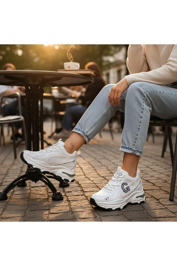 26K450 Women's Hidden Padding High-Sole Premium Sneaker Sports Shoes