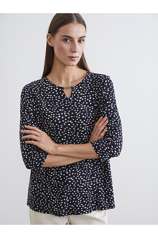 Original Oval Collar Patterned Blouse