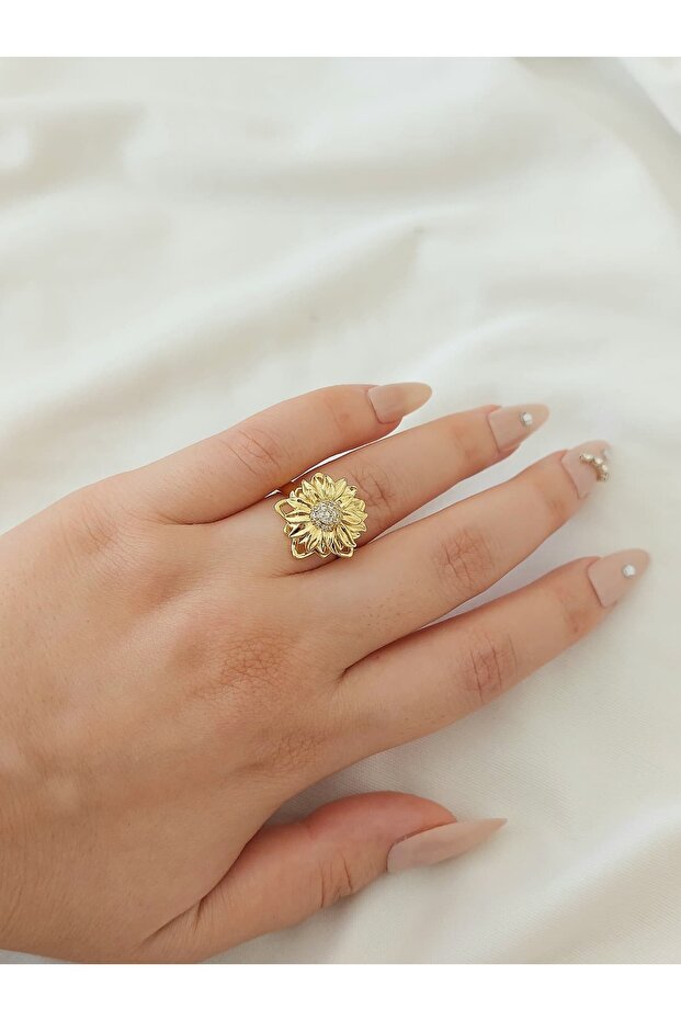 Flower Steel Stress Ring Can Be Adjusted to Fit the Finger