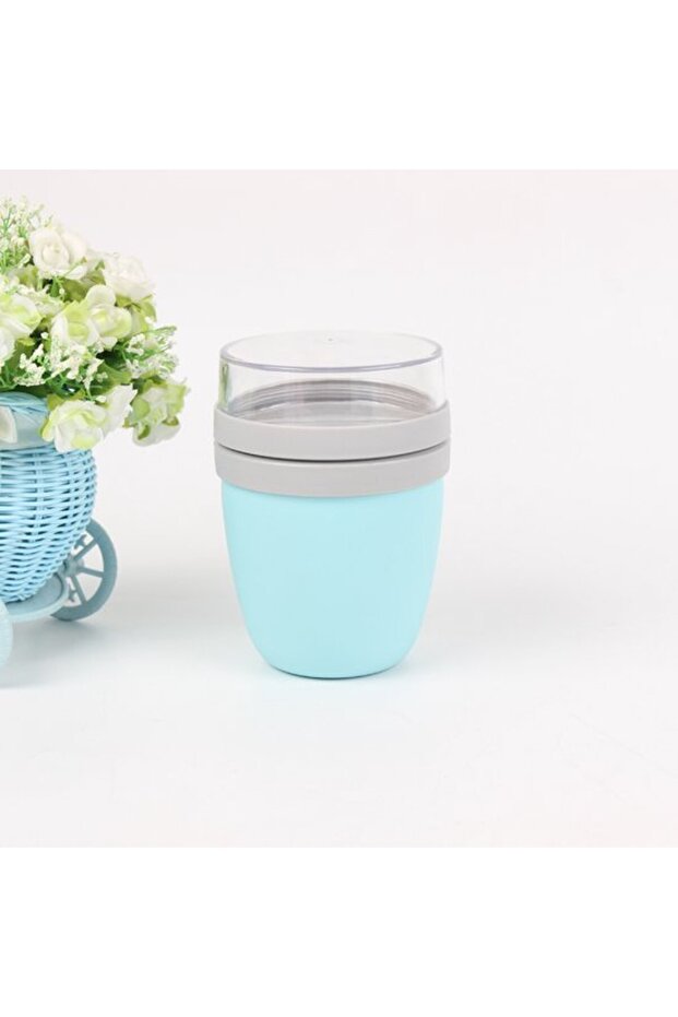 Blue portable yogurt cup for breakfast