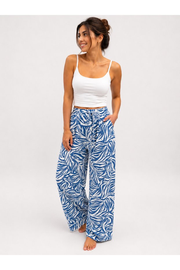 Trendy Women's Viscose Fabric Slim Summer Trousers with Elastic Waist and Pocket Details