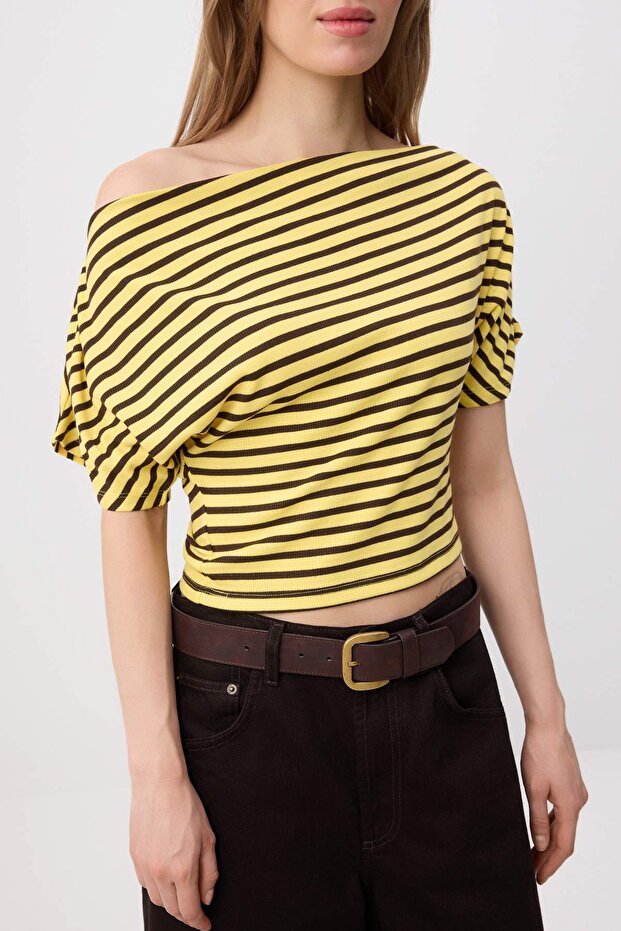 Sarı Regular/Normal Kalıp Asimetrik Yaka Büzgülü Crop/Kısa Fitilli Esnek Örme Bluz TWOSS26BZ00376 - 3