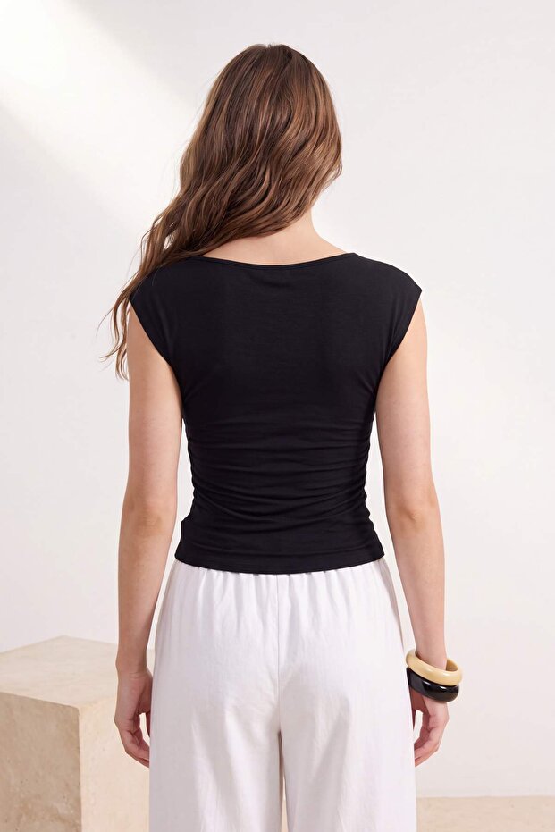 Siyah Fitted/Vücuda Oturan Kayık Yaka Düğmeli Crop Yumuşak Örme Bluz TWOSS26BZ00153 - 3