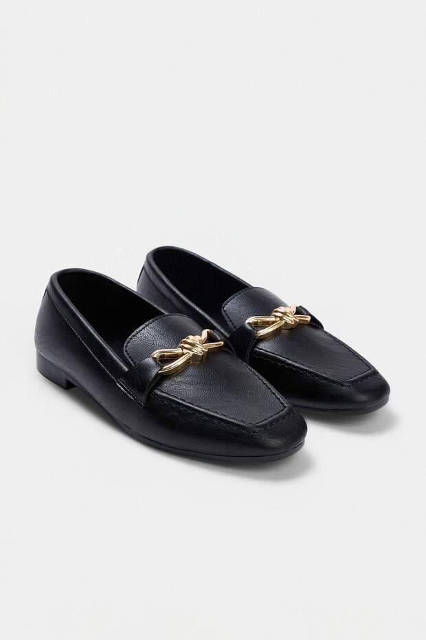 Siyah Kadın Gold Toka Detaylı Loafer Ayakkabı TAKAW27LA00004