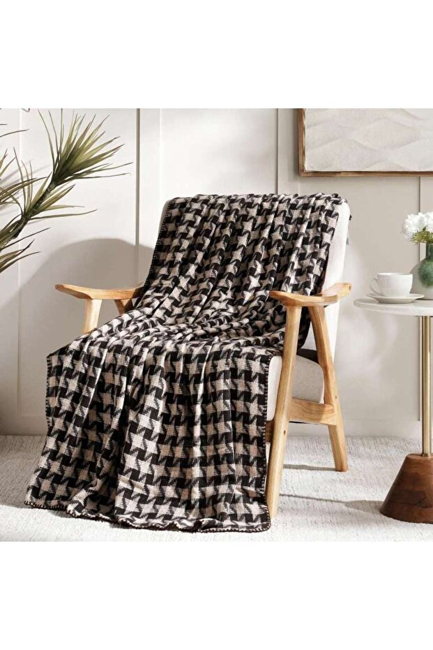 Carina Acrylic Throw 130x170cm - Black