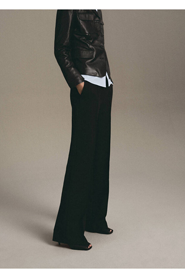 Straight cut trousers with sewing detail