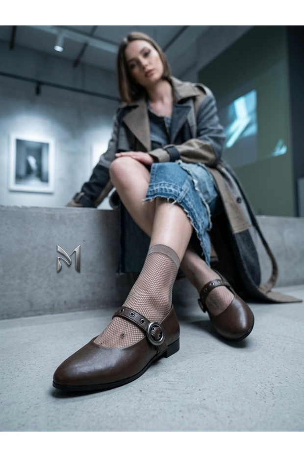 Retro Mary Jane Motif – Brown Leather Ballerinas
